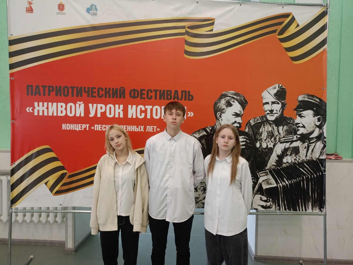 Нашли время для памятного флешмоба и благотворительной ярмарки
