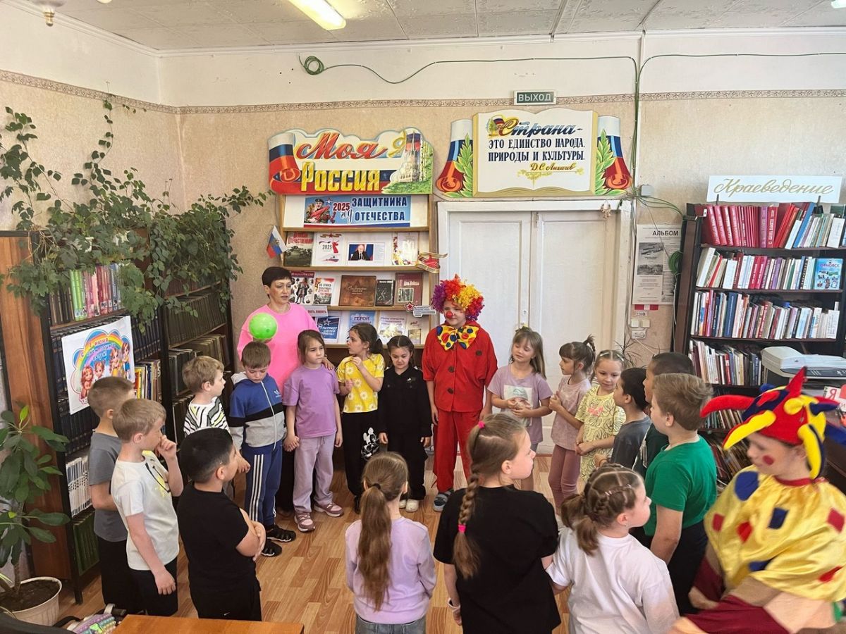 Пусть детство звонкое смеется