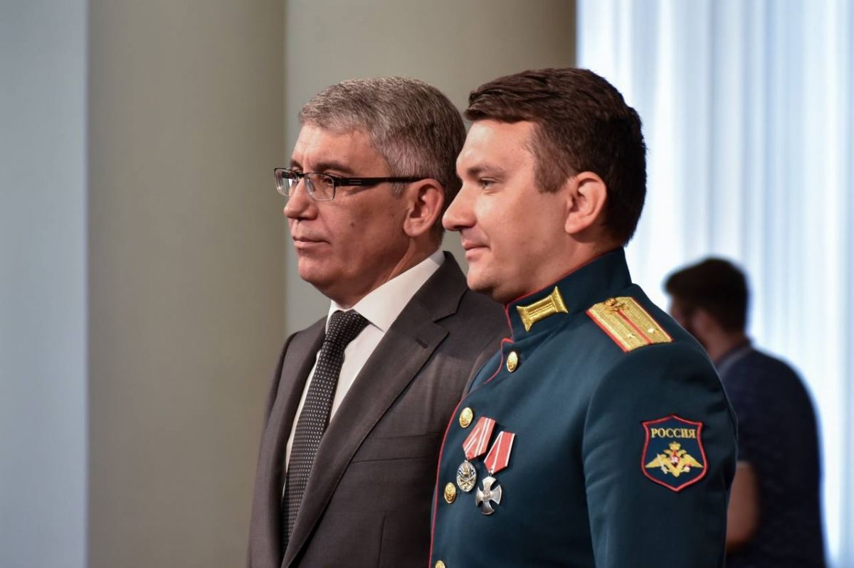 Медаль «Доблесть и слава» губернатор вручил кимовчанину Дмитрию Кувшинову