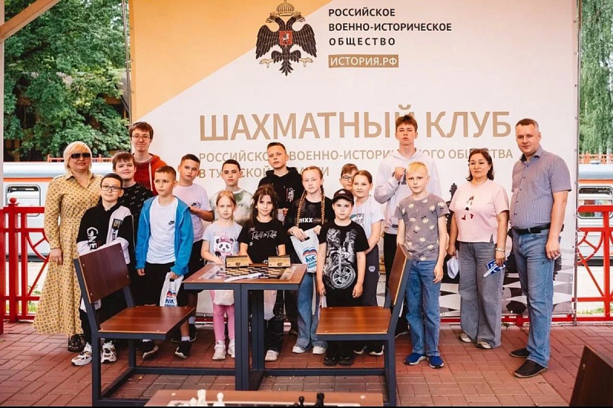 На летний турнир на перроне шахматистов пригласили областные депутаты На летний турнир на перроне шахматистов пригласили областные депутаты