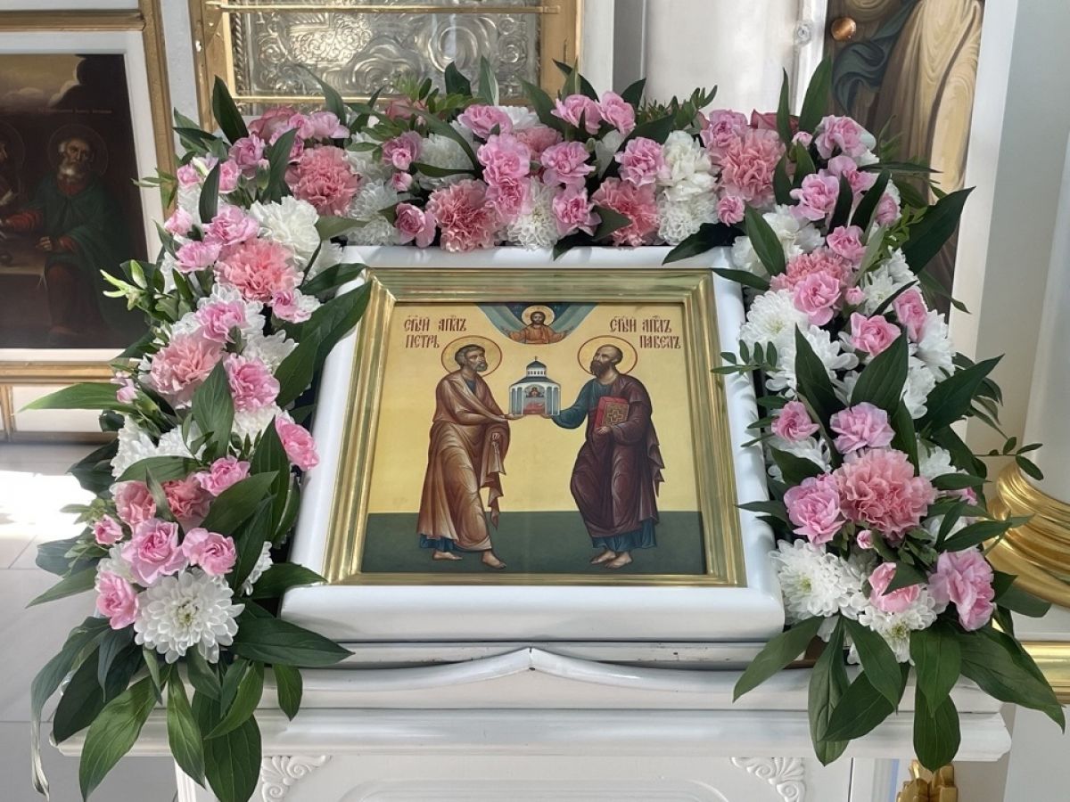 Божественную литургию настоятель Себинского храма совершил в сослужении настоятеля одного из храмов