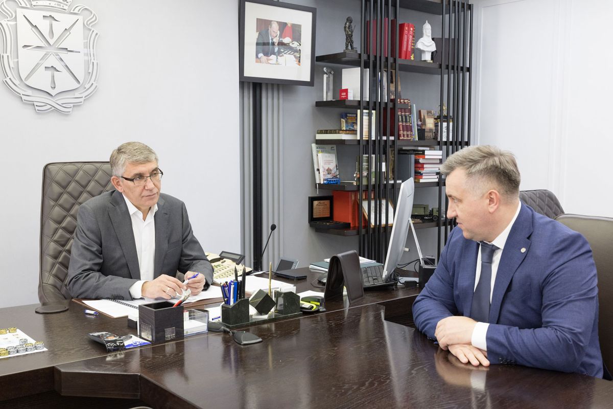Дмитрий Миляев встретился с управляющим Тульским отделением Сбербанка Сергеем Гринько Дмитрий Миляев встретился с управляющим Тульским отделением Сбербанка Сергеем Гринько