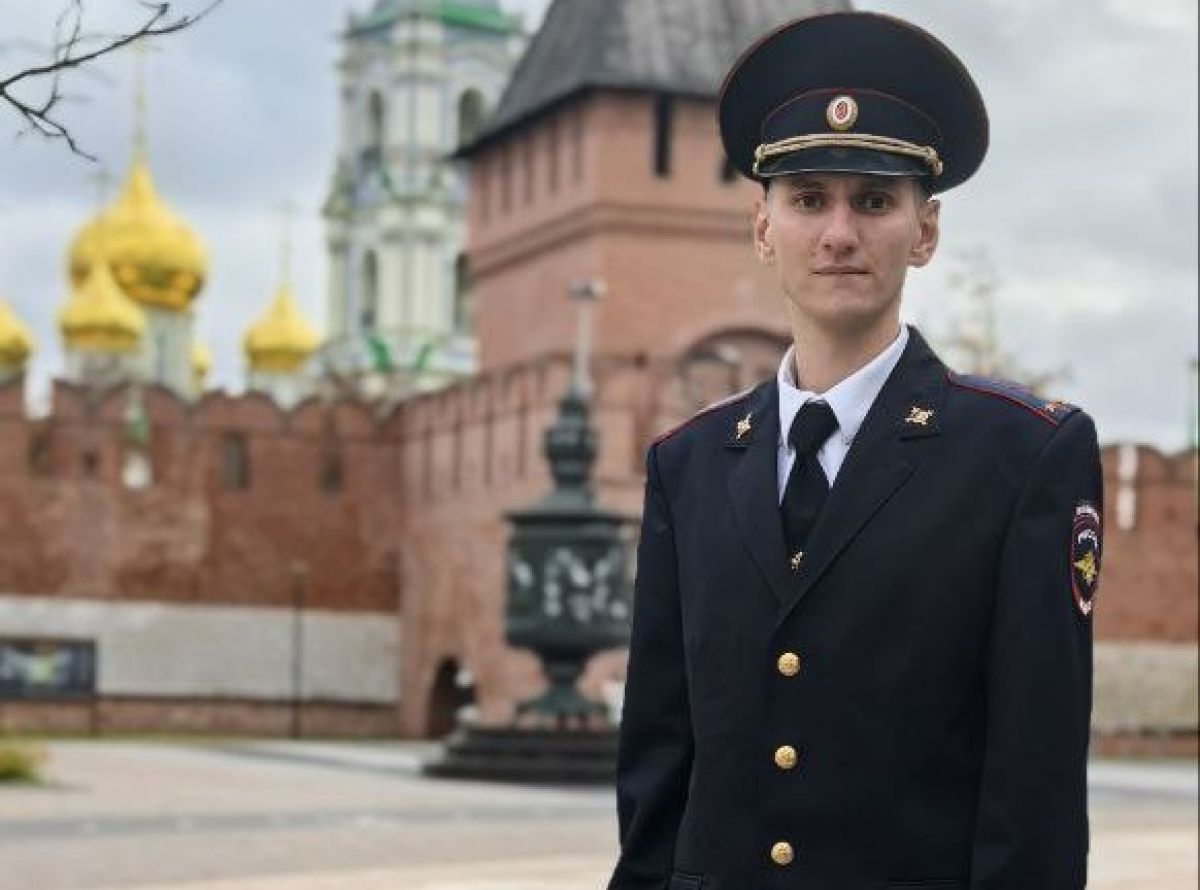 Лучшим «Народным участковым» Тульской области стал Валерий Семенов, проходящий службу в отделении полиции «Епифанское» Лучшим «Народным участковым» Тульской области стал Валерий Семенов, проходящий службу в отделении полиции «Епифанское»