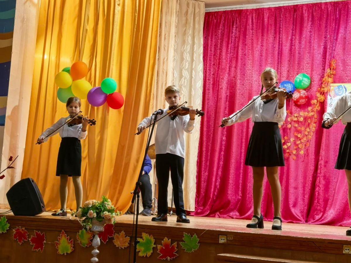 Первоклассники ДШИ стали героями школьного праздника Первоклассники ДШИ стали героями школьного праздника