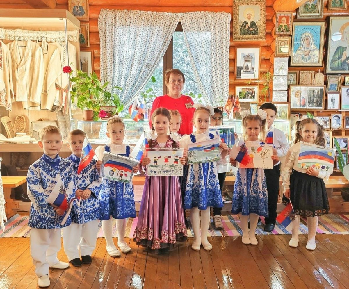 Праздник единства дошкольники отправились отметить на родину Матроны Праздник единства дошкольники отправились отметить на родину Матроны