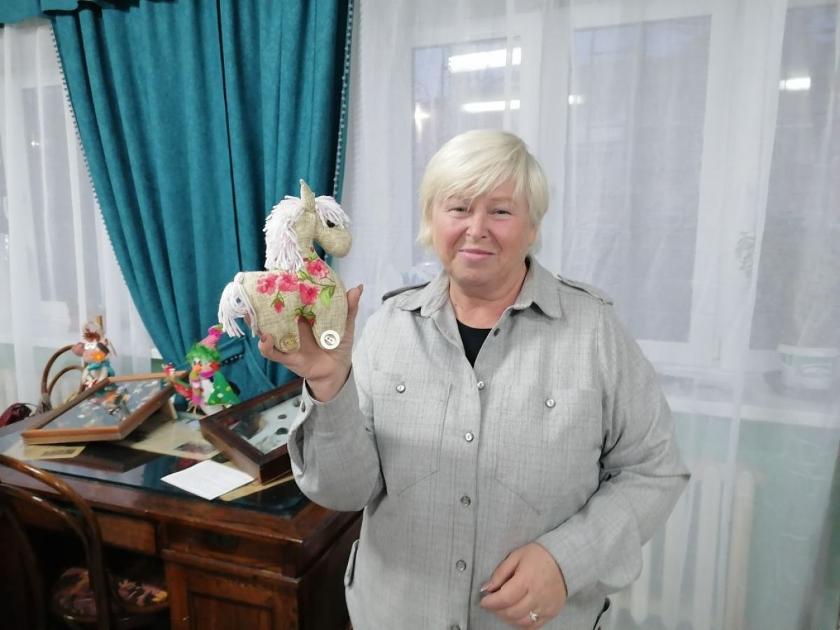 В музее временно поселились авторские куклы В музее временно поселились авторские куклы