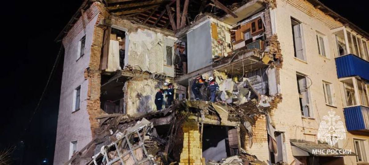 12 часов сотрудники МЧС разбирали завалы в Куркино 12 часов сотрудники МЧС разбирали завалы в Куркино