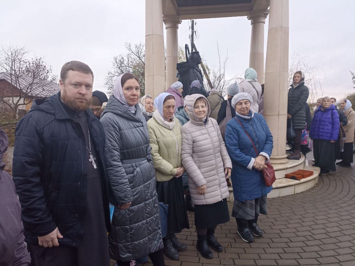 И пошли люди!