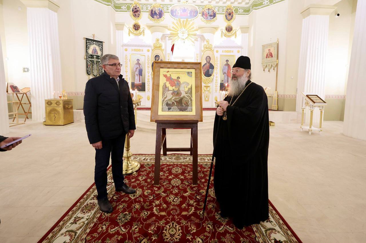Дмитрий Миляев передал икону Георгия Победоносца в казанский храм-памятник