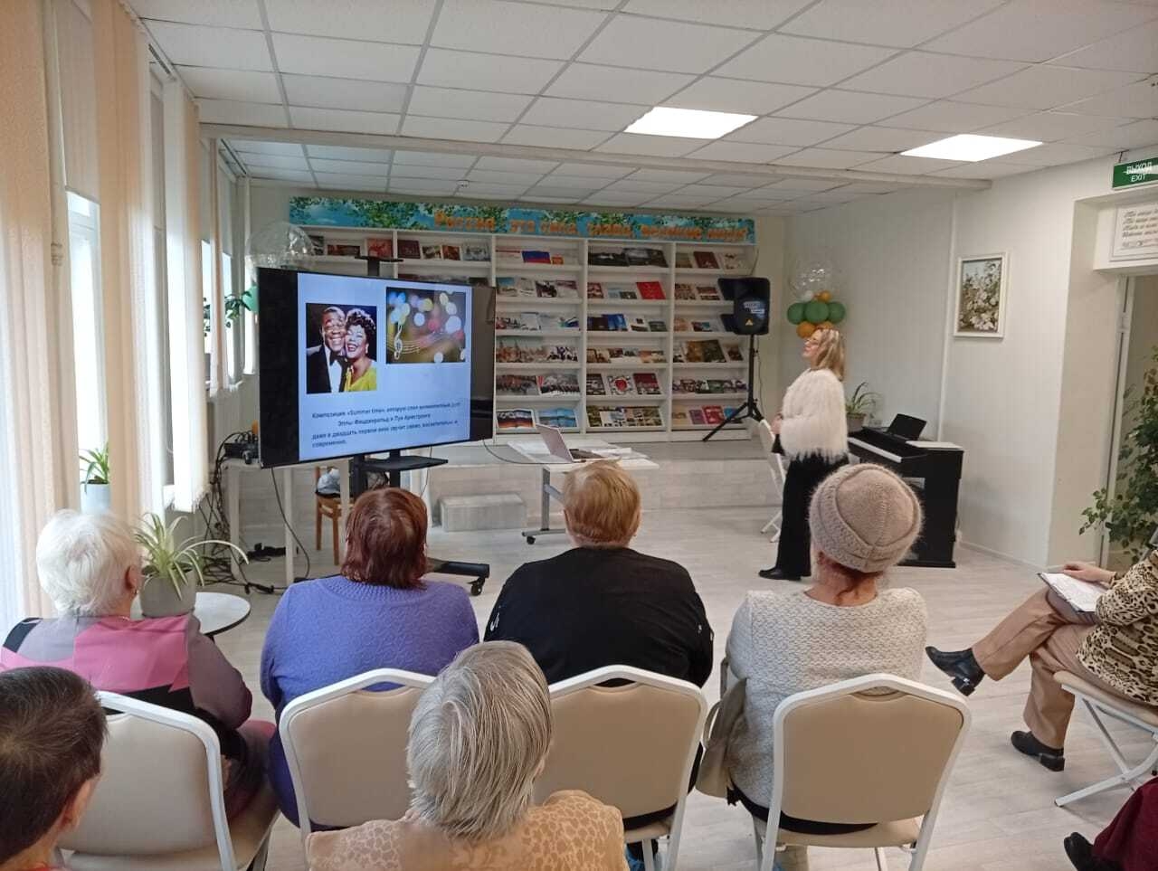 Кимовчане спели известные хиты под оркестровый аккомпанемент Кимовчане спели известные хиты под оркестровый аккомпанемент