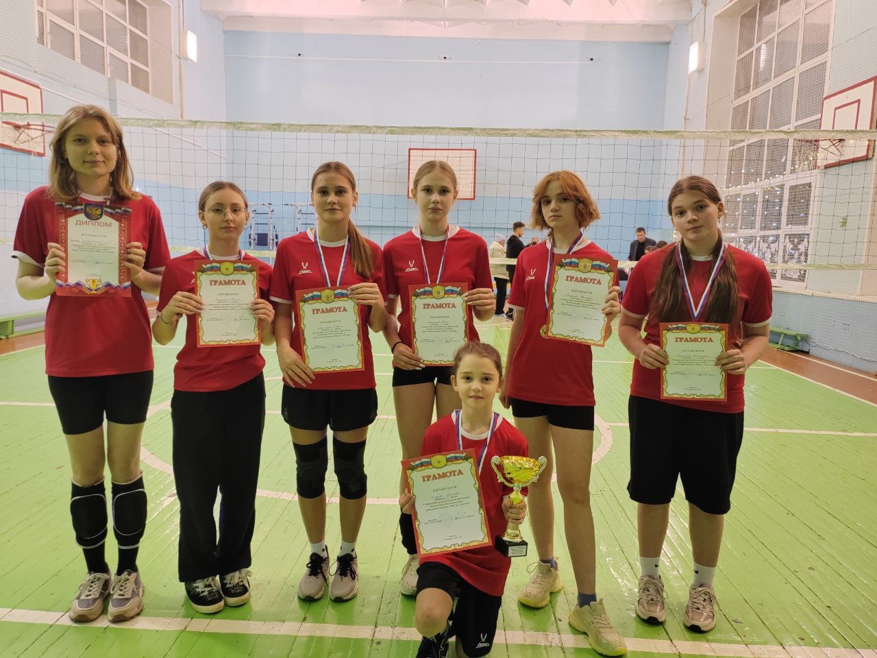 Лучшие волейболистки учатся в пятой школе Лучшие волейболистки учатся в пятой школе