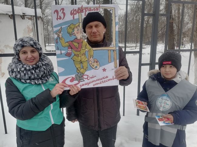Волонтеры провели в Кимовске праздничную акцию «Русский защитник»