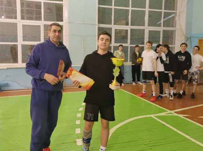 «Кубок отделения волейбола» выиграла команда пятой школы