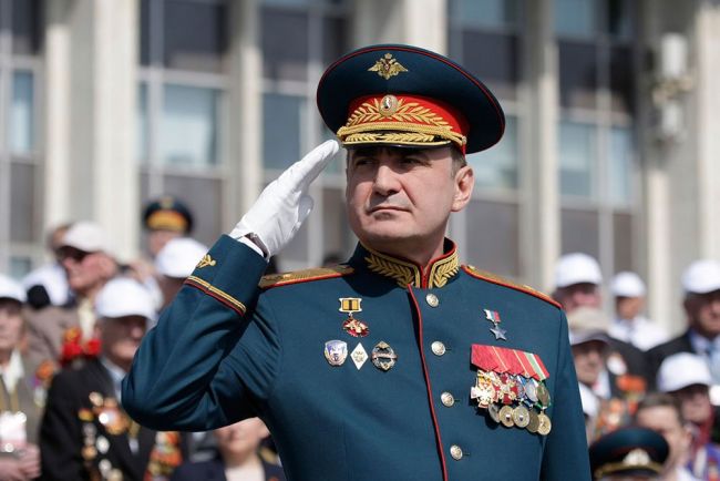Алексей Дюмин поздравил военнослужащих Сухопутных войск с профессиональным праздником