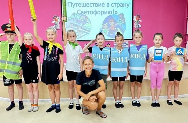 Болоховские школьники побывали в стране Светофории