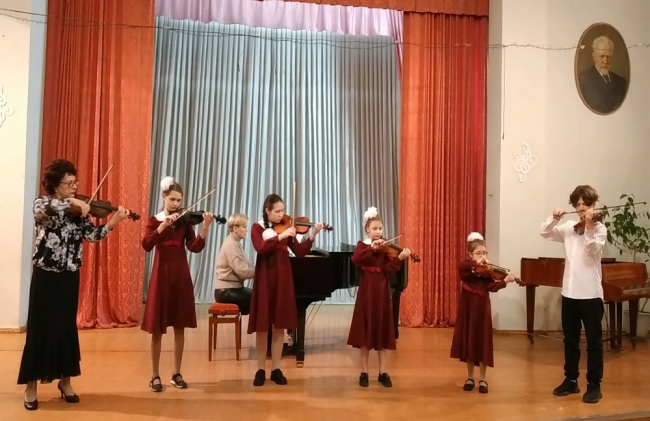 Липковский ансамбль скрипачей успешно выступил на межмуниципальном конкурсе
