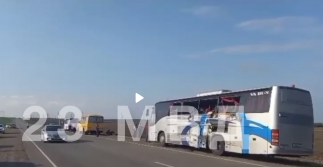 Автобус из Тулы столкнулся с зерновозом в Краснодарском крае
