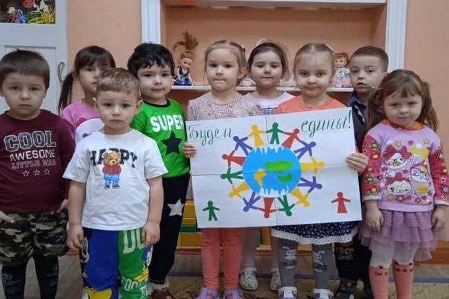 Приупские дошкольники отметили День народного единства выставкой рисунков