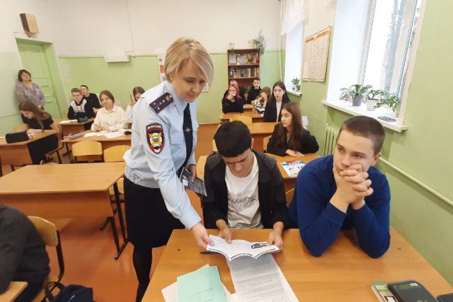 Сотрудники полиции провели профилактическую беседу с липковскими школьниками