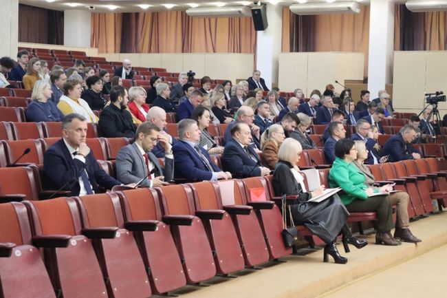 Председатель облдумы Николай Воробьев поблагодарил туляков за добросовестный труд