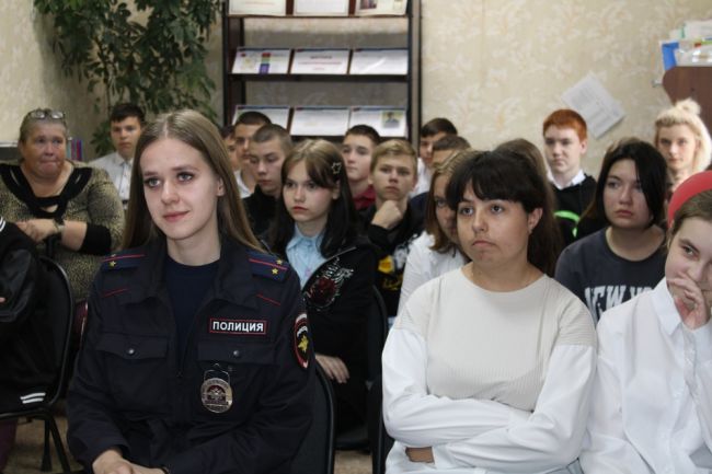 В Центре правовой информации для киреевских школьников прошёл правовой урок «Обвиняется терроризм»