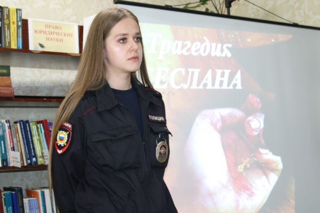 Инспектор ПДН рассказала киреевским восьмиклассникам, как вести себя в сети интернет