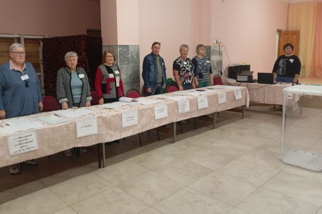 Гимн России прозвучал на открытии избирательных участков в Киреевском районе