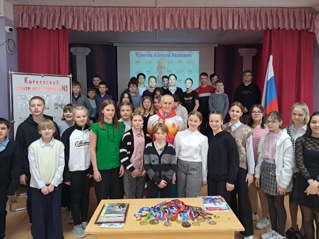 Учащиеся Киреевского центра образования № 3 встретились с абсолютным чемпионом по марафонскому бегу среди ветеранов
