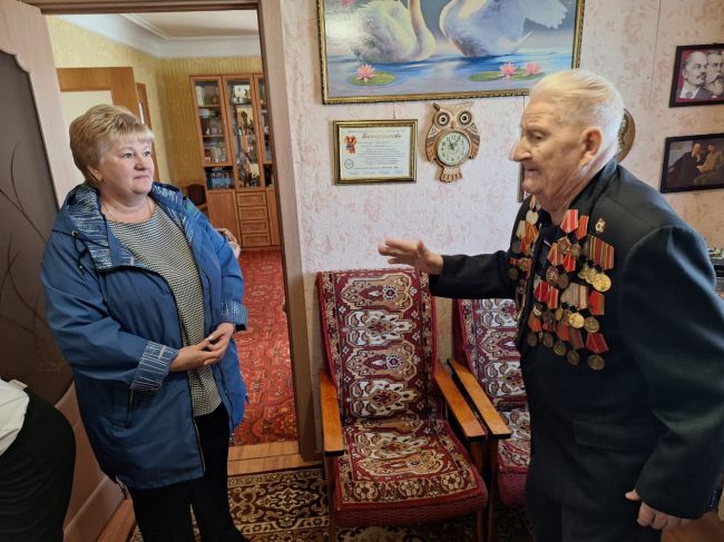 В Киреевске поздравили ветерана Великой Отечественной войны Алексея Тимофеева с 98-летием
