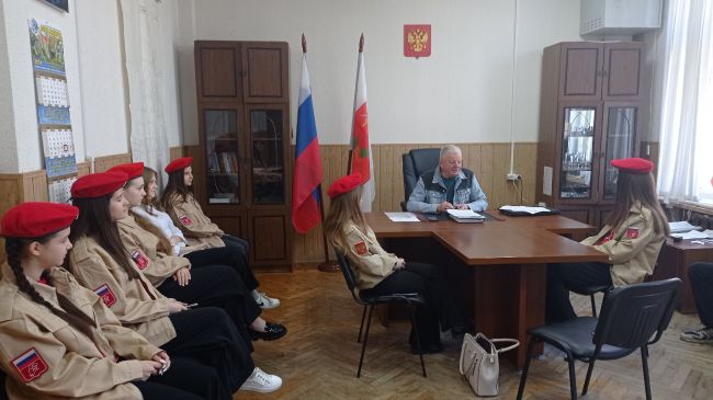 Старшеклассники встретились с главой администрации города Липки