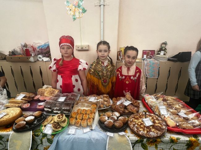 В Бородинской школе прошла благотворительная ярмарка «Все помогают всем»
