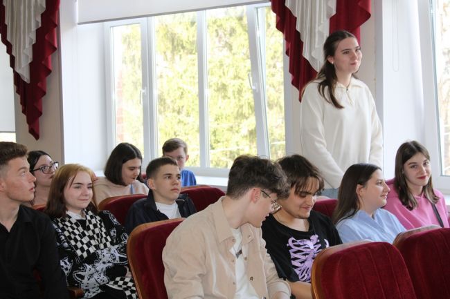 Десятиклассники Киреевского ЦО №2 попробовали себя в роли руководителей района