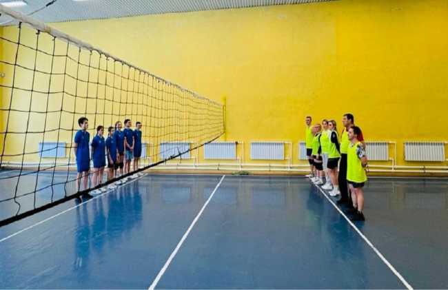 В Октябрьском центре образования состоялись соревнования по волейболу