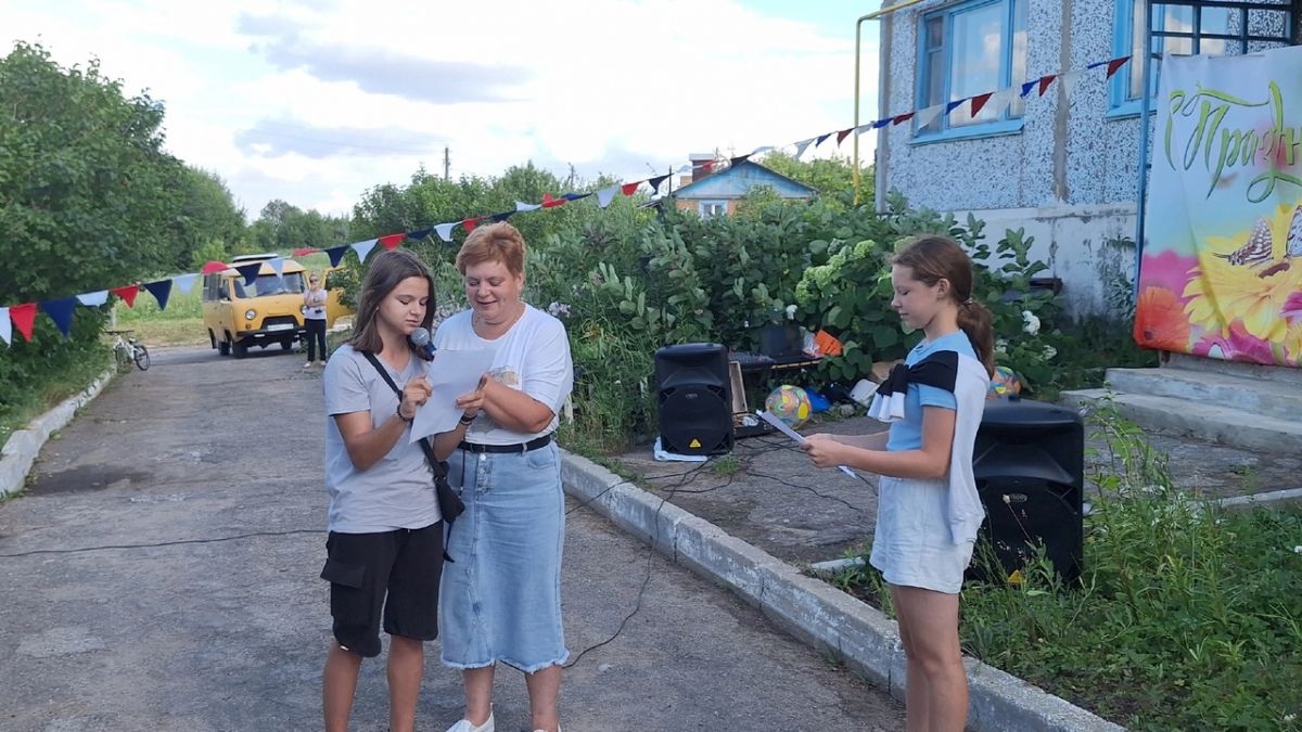В поселке Березовский состоялась развлекательная программа «Вместе весело»