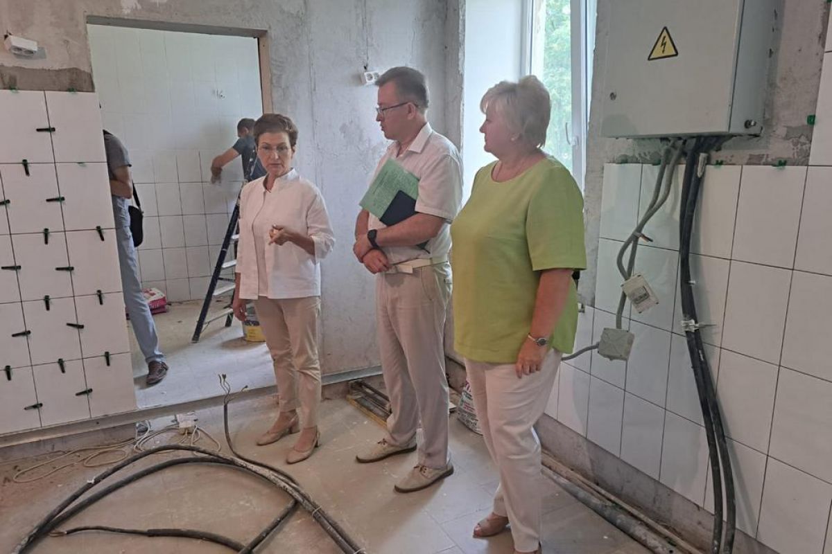 Марина Левина проверила ход ремонта в детском саду «Теремок» посёлка Бородинского