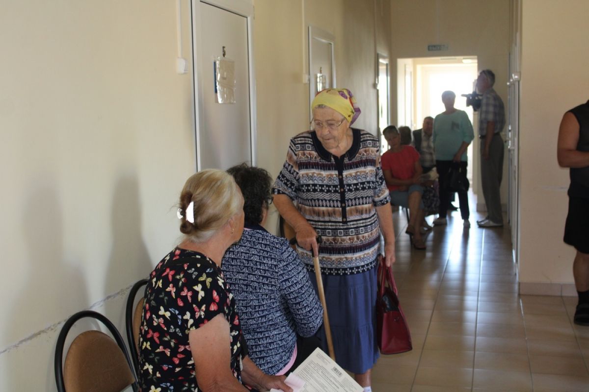 Мобильная бригада медиков Тульской областной больницы провела выездной приём в селе Дедилово