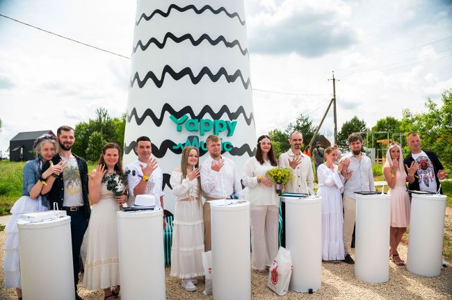 В Тульской области на «Дикой Мяте» впервые сыграли свадьбы