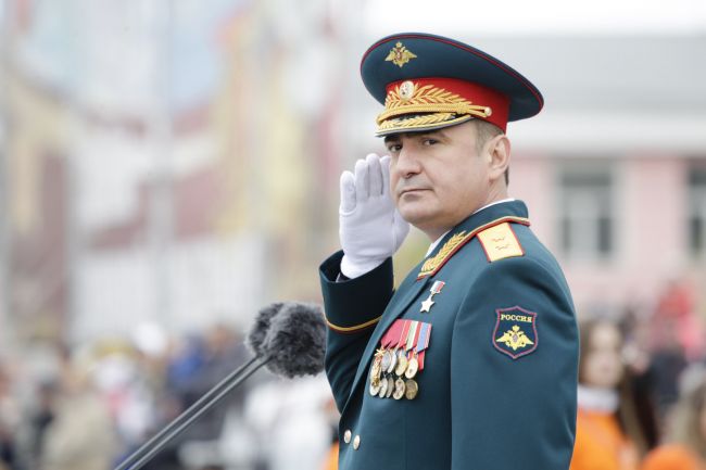 Алексей Дюмин поздравил жителей региона с Днем Победы