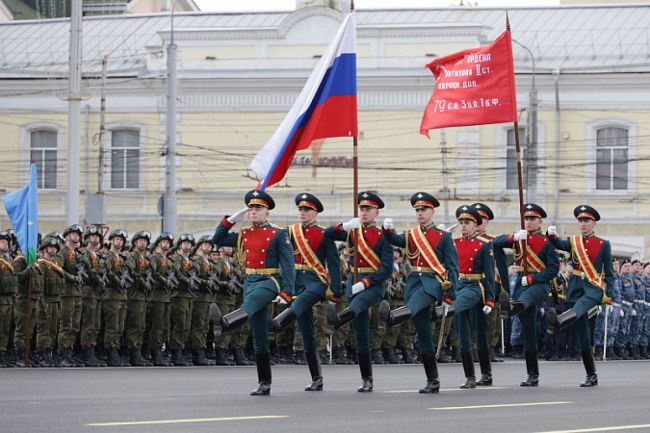 В Туле состоялся военный парад в честь Дня Победы