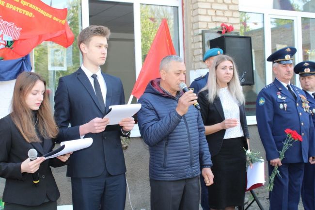 В посёлке Шварцевском открыли таблички памяти героев спецоперации