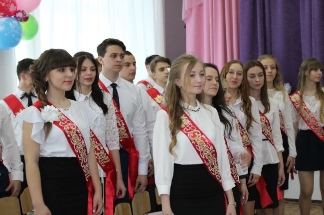 Сегодня для киреевских выпускников прозвучит последний звонок