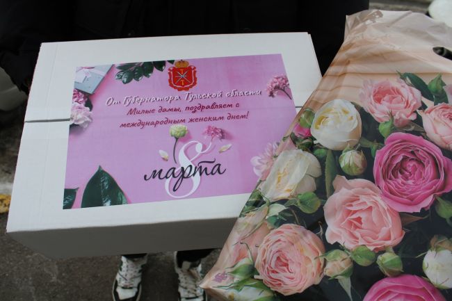 По поручению Алексея Дюмина вдовы и матери погибших участников военных действий получили подарки к 8 Марта