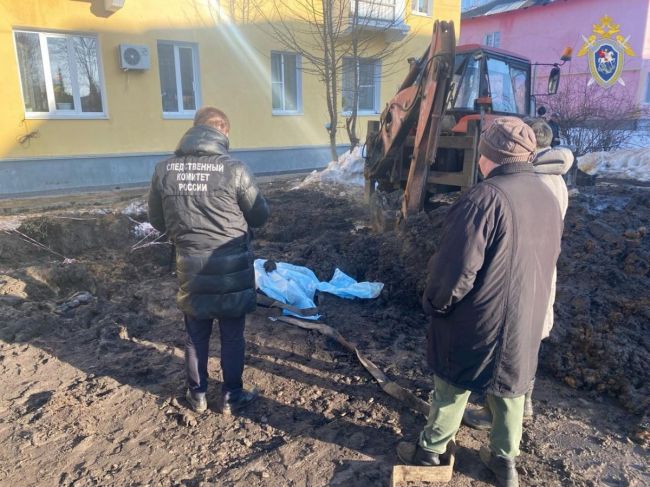 В Тульской области мастера-бригадира водоканала завалило землей в траншее