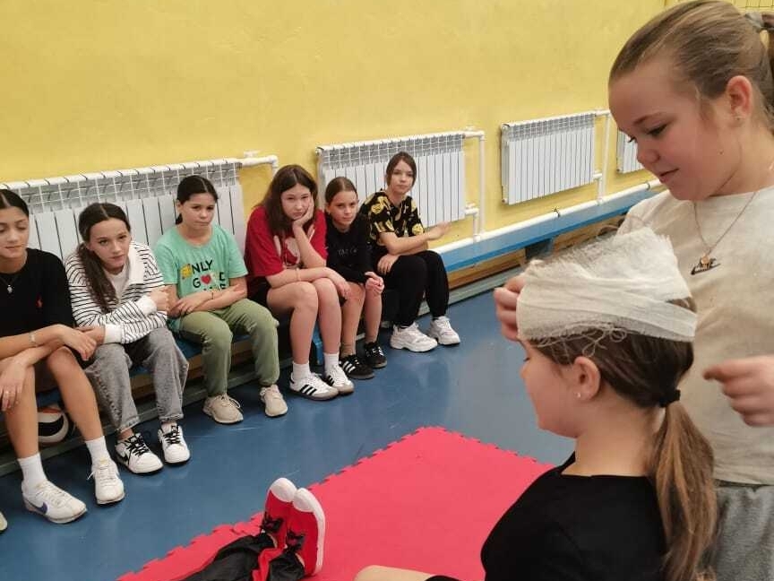 Октябрьских школьников научили приёмам первой медицинской помощи