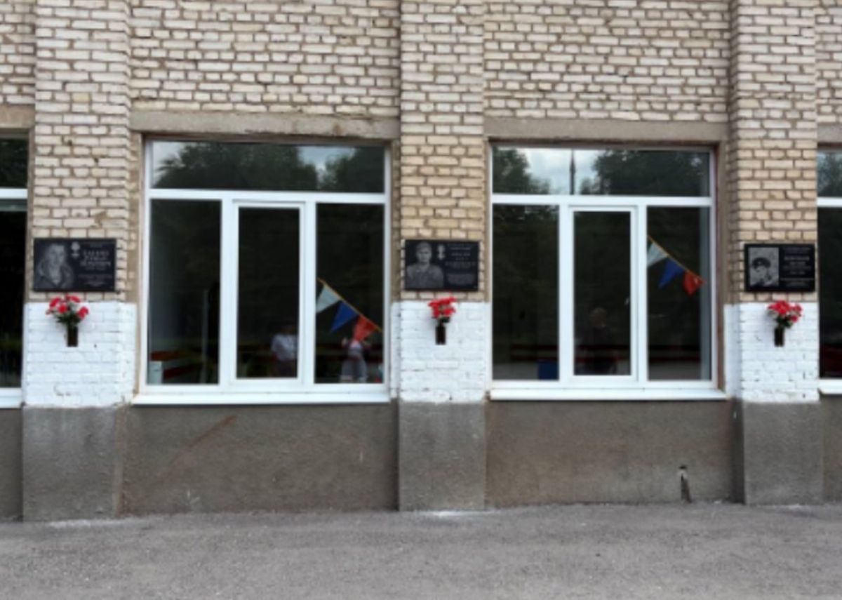 «Патруль памяти»: в Шварцевском привели в порядок мемориальные доски