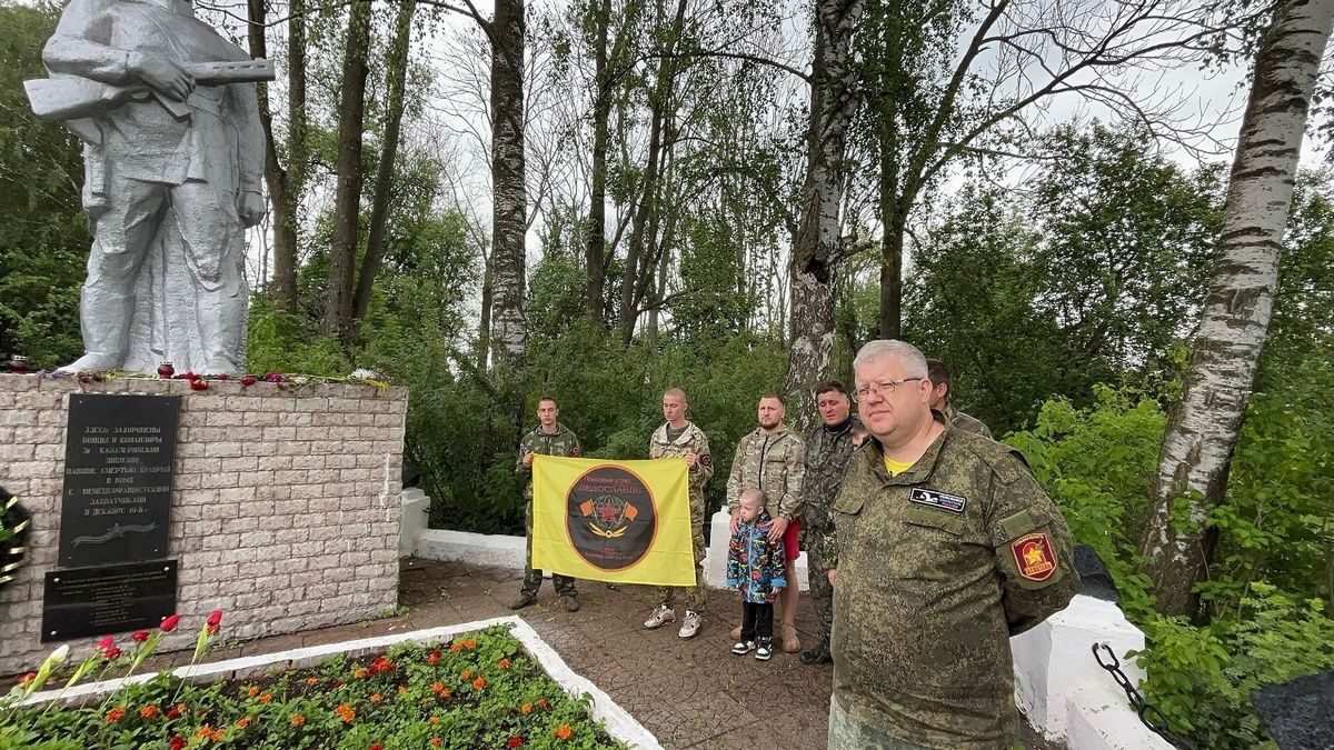 Дедиловские поисковики в День памяти и скорби побывали на двух братских могилах
