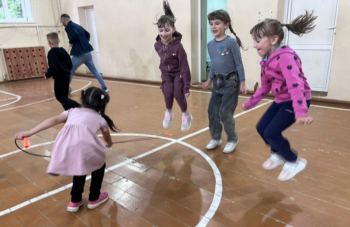 Если на улице дождливо, липковские школьники отрываются в спортзале Если на улице дождливо, липковские школьники отрываются в спортзале