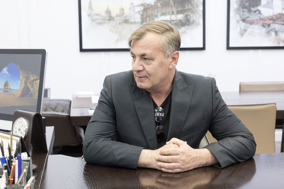 Руслан Кадыров: «Настоящий мужчина берет в руки оружие и защищает свою Родину»