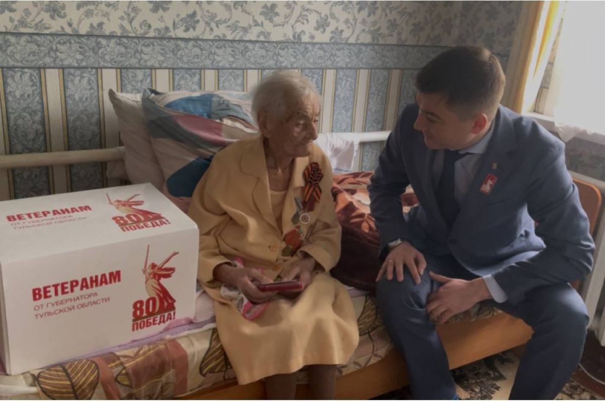 Сергей Мухин поздравил с наступающим праздником 101-летнюю труженицу тыла из Суджи Сергей Мухин поздравил с наступающим праздником 101-летнюю труженицу тыла из Суджи