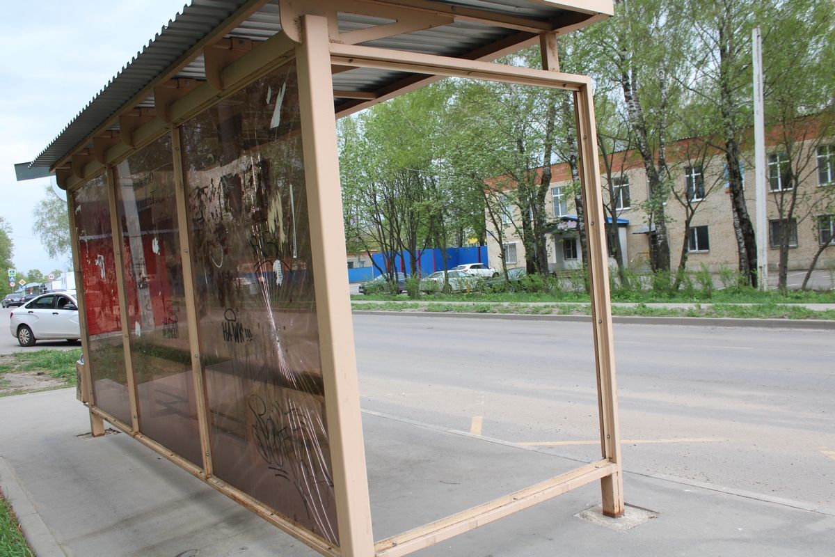 Одна и остановок Киреевска подверглась нападке вандала Одна и остановок Киреевска подверглась нападке вандала